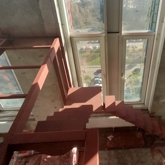 Антресольный этаж с поворотной лестницей